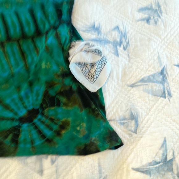 NWOT Yoga/ workout  hooded top, 100% Rayon, very comfortable. - Picture 2 of 7